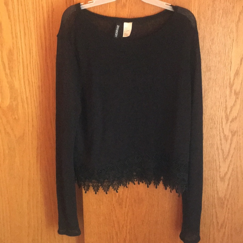 Black Long sleeve w/ Lace Trim✨